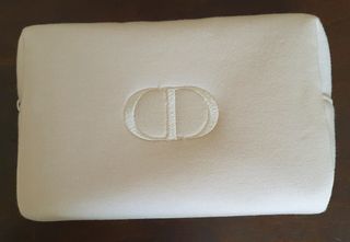Neceser color blanco roto, de Dior