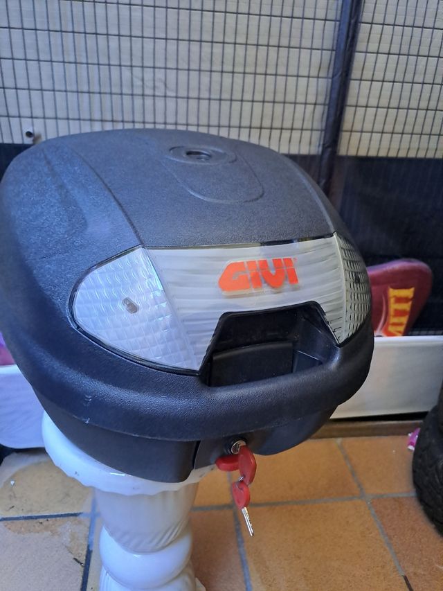 Cofre baul moto Givi
