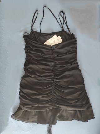 Vestido corto drapeado con volante