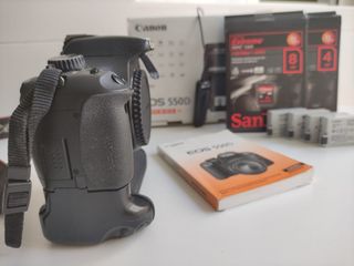 Canon 550D con Grip (Solo cuerpo)