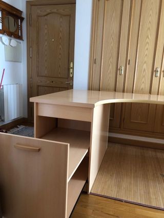 Mesa escritorio con cajonera y zapatero