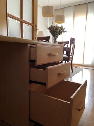 Mesa escritorio con cajonera y zapatero