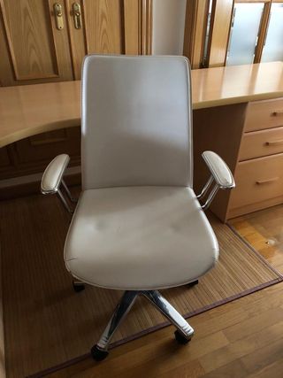 Mesa escritorio con cajonera y zapatero