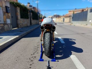 Ducati SS750 Circuito + carro