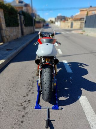 Ducati SS750 Circuito + carro