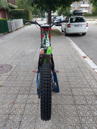 Moto Vertigo Vertical R 300