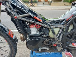 Moto Vertigo Vertical R 300