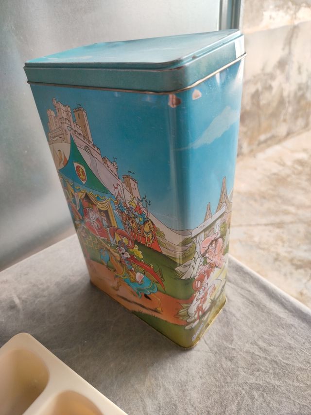 Lote caja metálica, servilletero y guardacubiertos