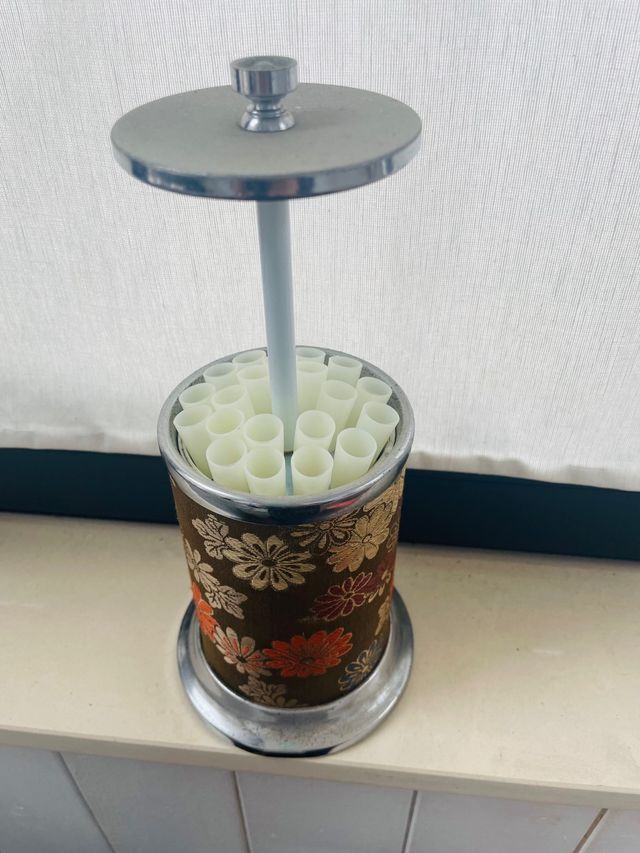 Bote/ caja para cigarrillos.Vintage