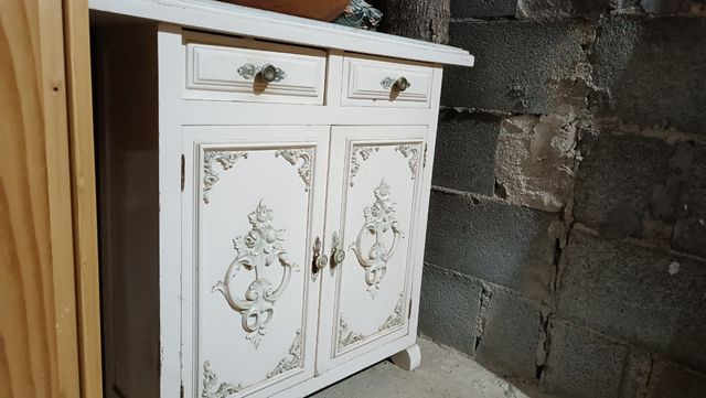 mueble de la entra de los años 80 y 90 con mármol