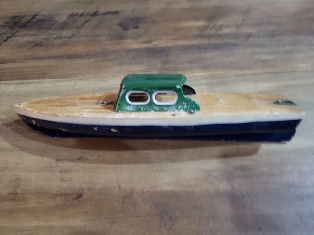 Lancha de juguete vintage