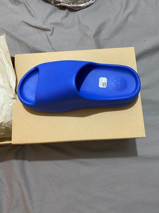 YEEZY SLIDES AZURE