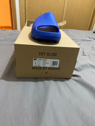 YEEZY SLIDES AZURE