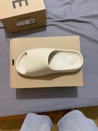 YEEZY SLIDES BONE