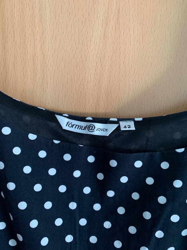 vestido negro lunares