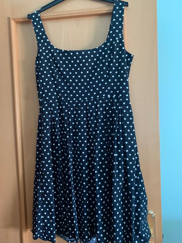 vestido negro lunares