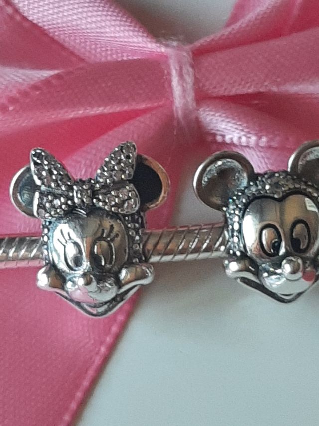 Charm Minnie y Mickey en plata de ley.