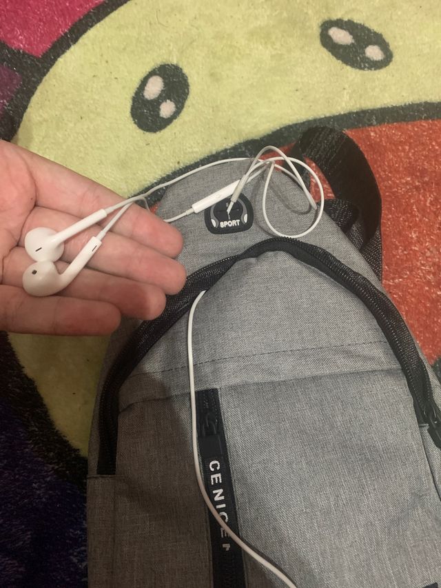 Riñonera de color gris completamente nueva