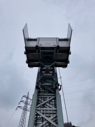 MUDANZAS BARCELONA PLATAFORMA ELEVADORA GRÚAS