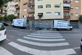 MUDANZAS BARCELONA PLATAFORMA ELEVADORA GRÚAS