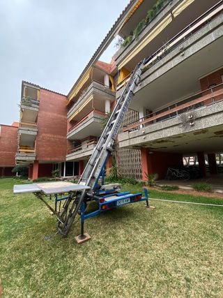 MUDANZAS BARCELONA PLATAFORMA ELEVADORA GRÚAS