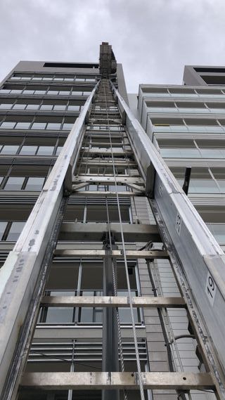 MUDANZAS BARCELONA PLATAFORMA ELEVADORA GRÚAS
