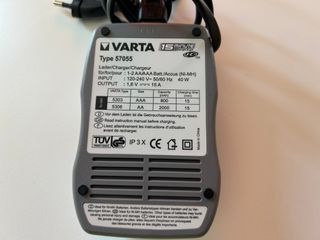 Caricabatterie Varta Charge&Go 57055