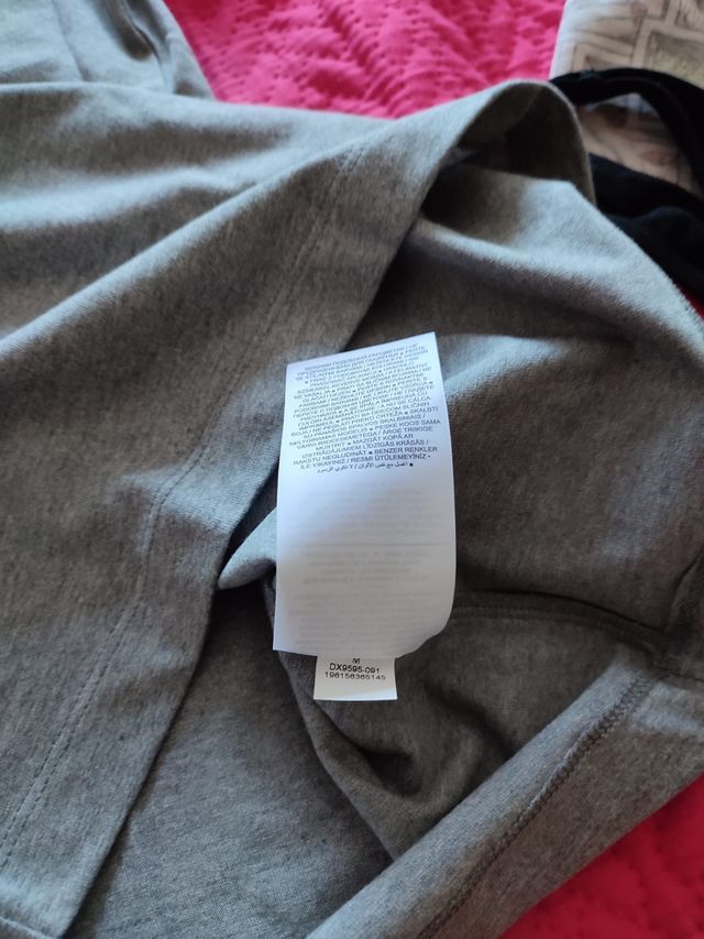 camiseta Jordan M gris