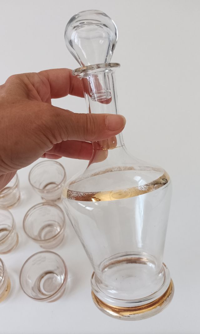 servizio bicchieri e bottiglia vintage