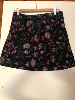 Falda de terciopelo negra con bordados Sfera S