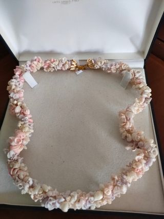 Collar de caracolas de mar