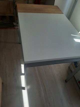 Mesa cocina resistente.