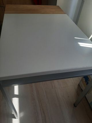 Mesa cocina resistente.