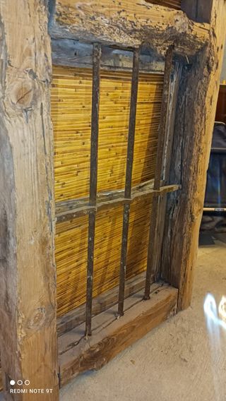 Ventana castellana de madera