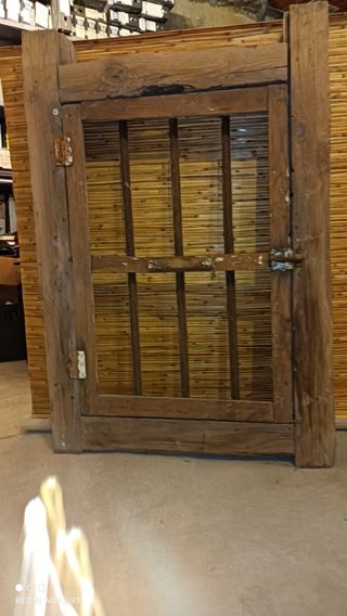 Ventana castellana de madera