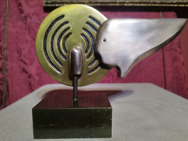 ESCULTURA DE ROSA SERRA