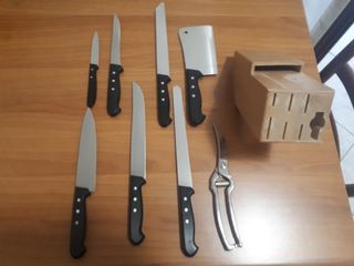 SET DI 8 COLTELLI CON CEPPO