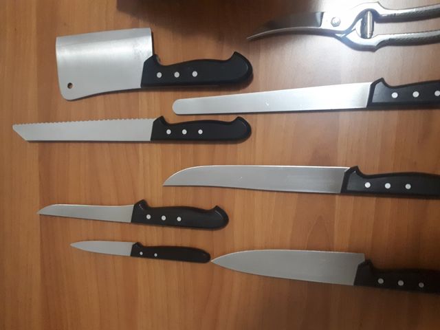 SET DI 8 COLTELLI CON CEPPO