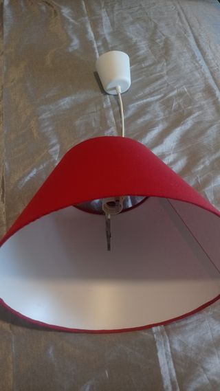Pantalla ikea y cable para techo lámpara roja