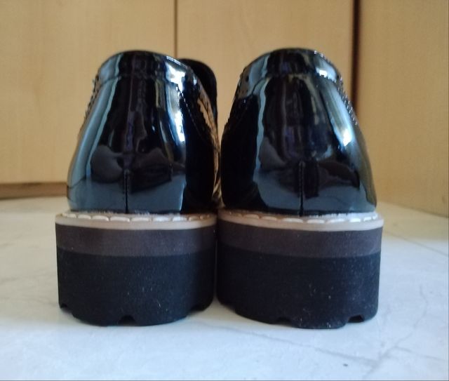 Mocasines mujer negros charol con plaforma