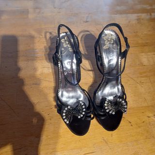 Zapatos tacón talla 41. Tipo sandalia.