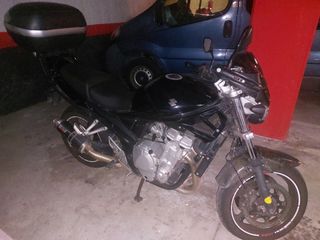 Suzuki bandit 650 negra