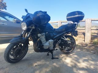 Suzuki bandit 650 negra