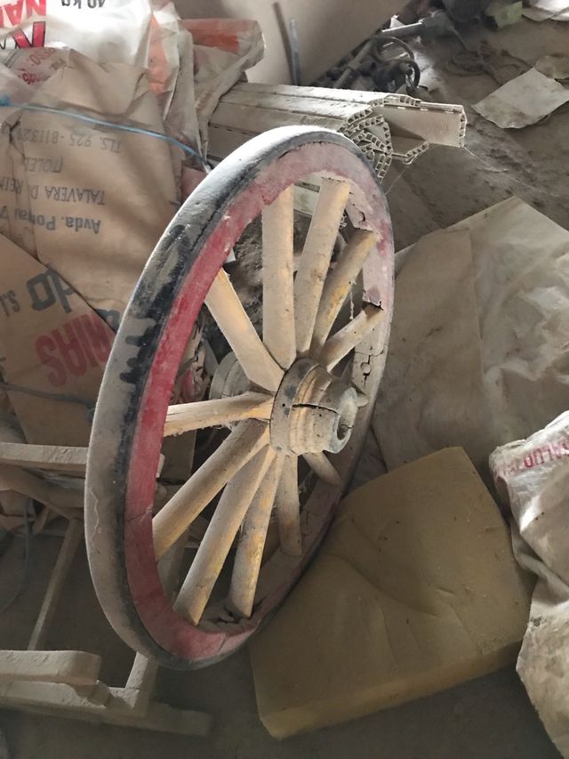 rueda de madera antigua