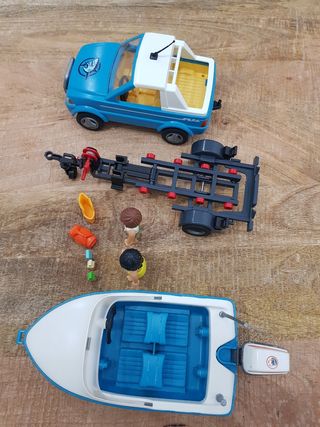Coche con remolque y lancha playmobil
