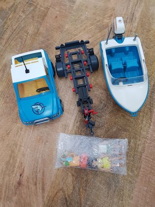 Coche con remolque y lancha playmobil