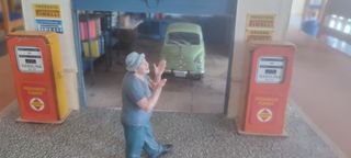 Taller maqueta coches más coche Seat 600