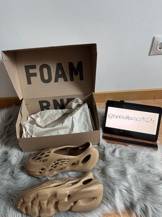 yeezy foam rnr