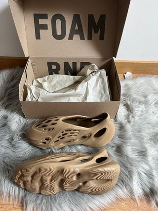 yeezy foam rnr