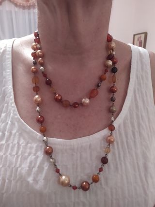 collar de bisutería y abalorios
